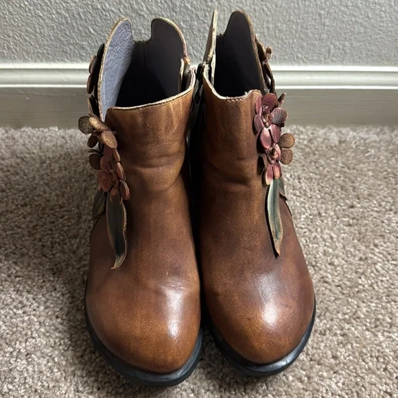 Ankle Boots With Flower - Picture 4 of 8